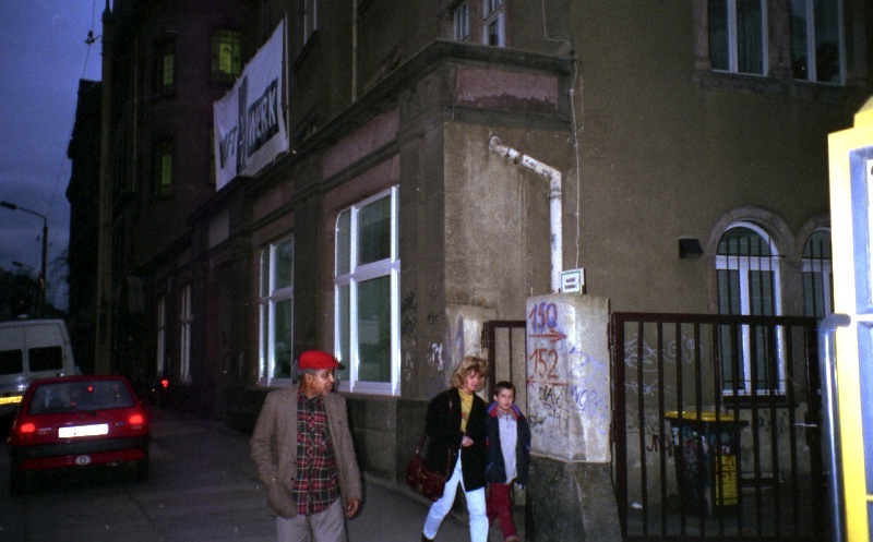 Rolando Alphonso outside Kraftwerk, Chemnitz 1996